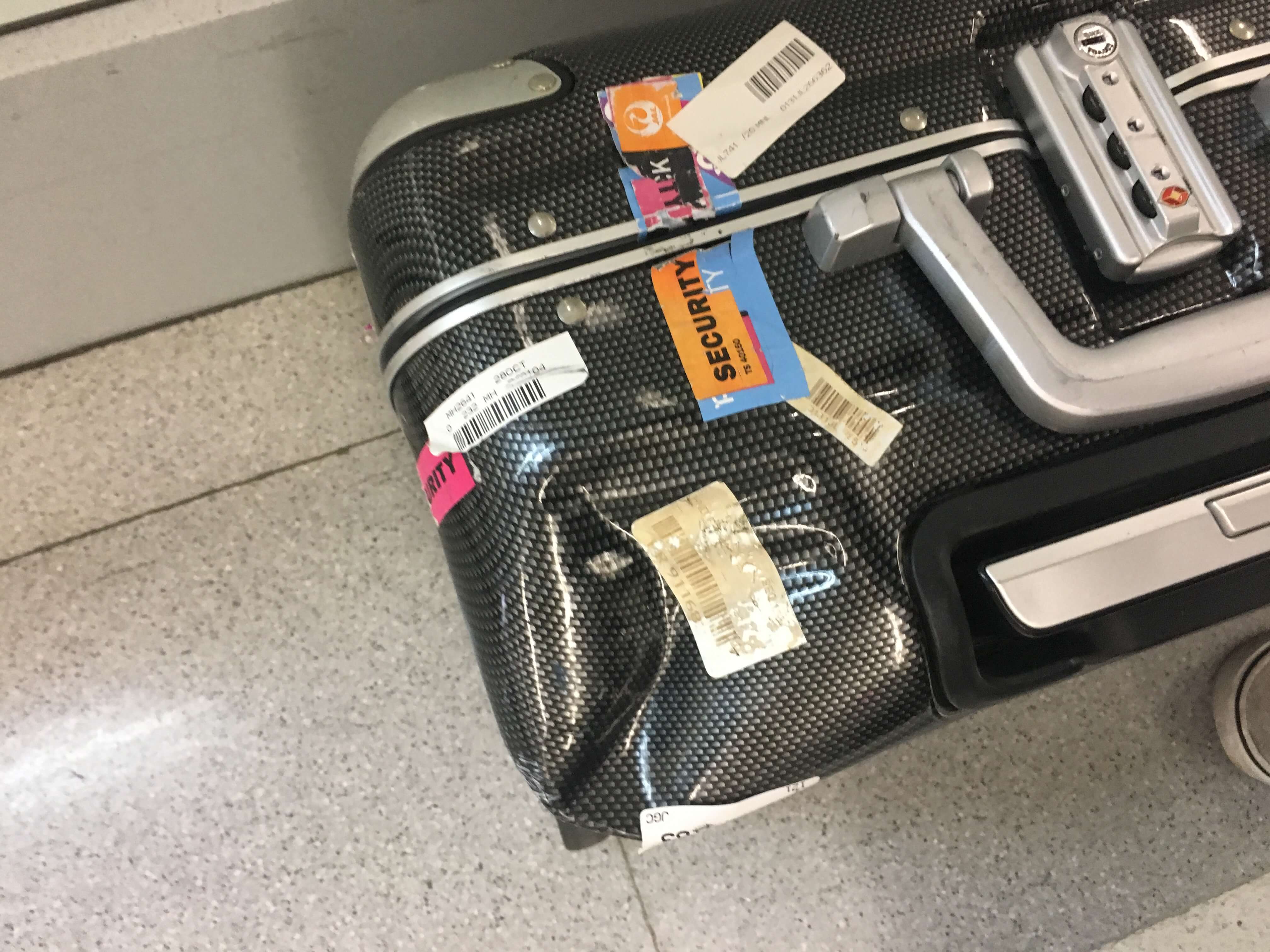 空港でスーツケースが壊れていたらどーする？